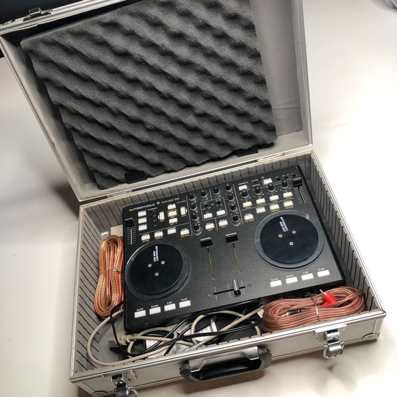 DJ Tech Tools VCI-100 SE DJ Decks USB MIDI Controller + Insulated Hard Case. - Picture 2 of 14